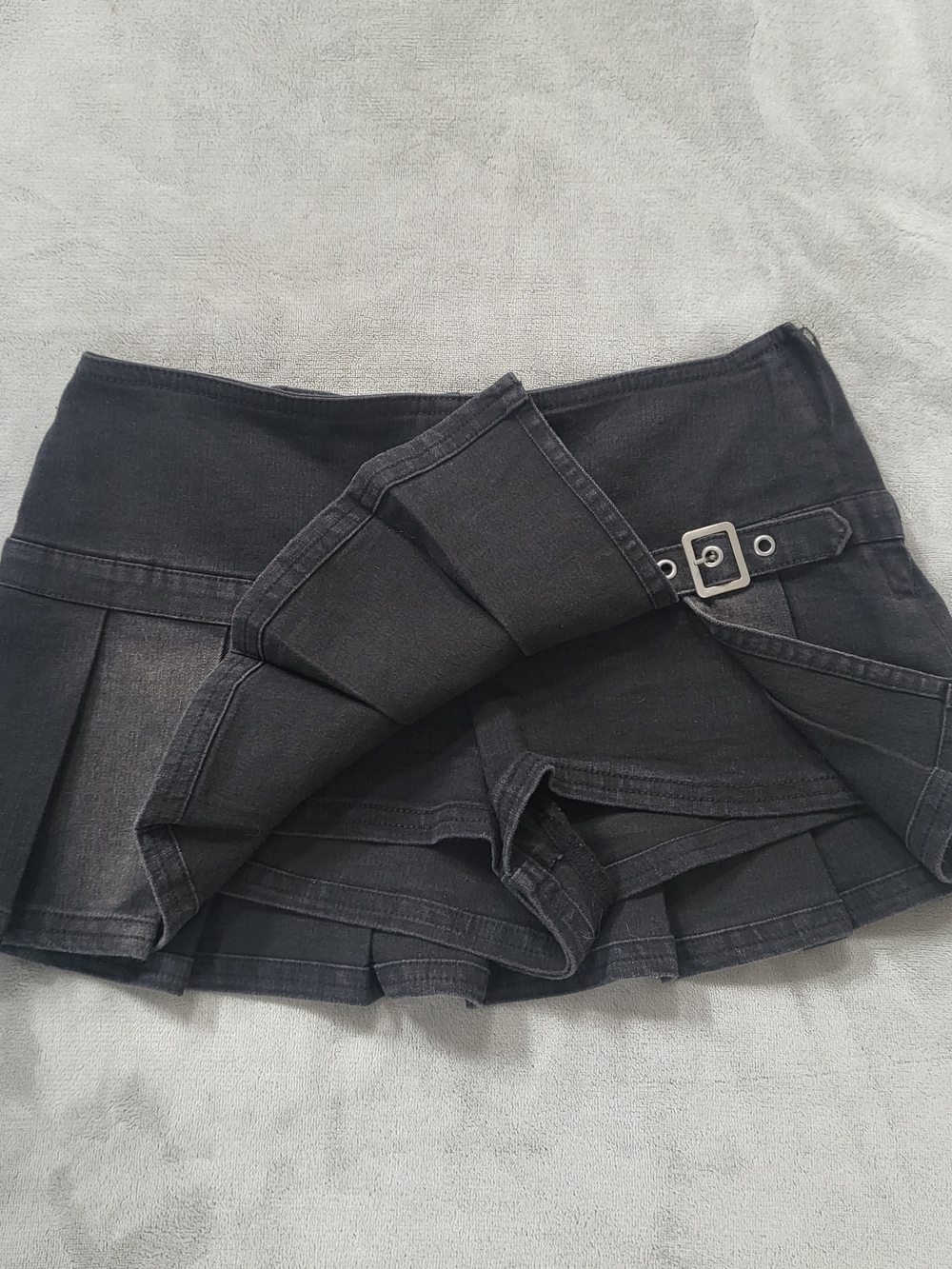 Washed Black Pleated Mini Skirt with Side Buckle Xs - Picture 7 of 8